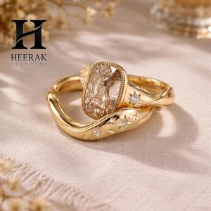 Juego de Anillos de Boda de Lujo con Champán Radiante, 2 Piezas, Banda Ondulada Orgánica Curvada, Joyería con Engaste Estilo Gitano Starburst - Product Image 3