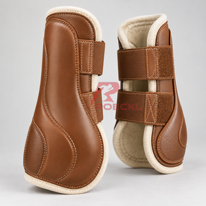Bottes de brossage pour jambes de cheval durables, conçues avec des intérieurs rembourrés, fermeture sécurisée et ajustement confortable pour les chevaux actifs. - Product Image 1