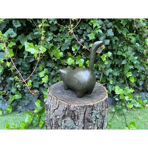 Sculpture de chat sauvage en bronze coulé à la main, décoration de jardin extérieur, figurine de chat en métal, petite taille et personnalisable - Product Image 2
