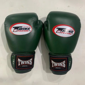 Nuevos Guantes de Boxeo Twins Verdes para Muay Thai con Cierre de Velcro, 100% Cuero Vacuno - Product Image 1
