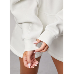 Sweat à capuche en molleton doux ivoire OEM pour femme, col croisé minimaliste, épaules tombantes, vente en gros, fabriqué par Twin City Pakistan - Product Image 6