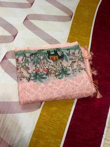 Sari Tradicional de Viscosa Olive Flora para Fiestas de Invierno, Sin Arrugas - Product Image 2