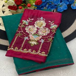 Sari de luxe VASTRA COTTAGE en Georgette avec broderies florales lourdes et bordure festonnée - Product Image 3