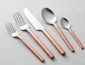 Ensemble de couverts modernes en acier inoxydable avec manches en cuivre, compatibles lave-vaisselle, pour la table de mariage, design élégant - Product Image 1