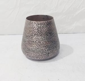 Pot à fleurs en métal rond, texture martelée, finition vintage, décoratif, pour intérieur et extérieur, durable, résistant à la rouille. - Product Image 2