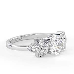 Anillo de Compromiso de Oro Blanco con 7 Diamantes Cultivados en Laboratorio de Corte Redondo, Estilo Elegante para Mujer - Product Image 4