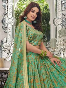 Organza de alta calidad con bordado de lentejuelas, estampado floral y borde dorado, conjunto de lehenga en forma de A color verde marino, proveedor de Surat. - Product Image 4