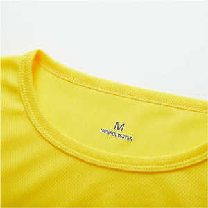 Vente en gros de polos personnalisés Lacoste pour hommes, t-shirt de fitness à manches courtes, 100% coton, haut uni, motif uni - Product Image 2