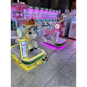 Manège interactif Licorne pour enfants avec ailes et effets sonores pour parcs d'attractions et équipements de divertissement, disponible au prix export - Product Image 2