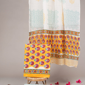 Kurti de Algodón con Estampado Floral Amarillo y Blanco, Diseño Butti Pequeño |   Ropa Étnica Femenina de Alta Calidad con Estampado a Mano |   Conjunto Elegante Hecho a Mano - Product Image 1