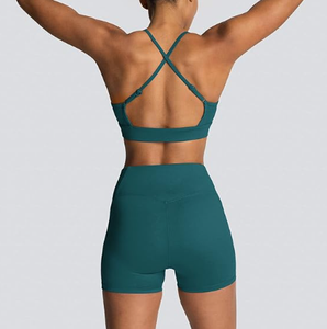 Ensemble de yoga personnalisable, ensemble d'entraînement 2 pièces pour femmes |   Tissu respirant à séchage rapide, extensible dans quatre directions, en spandex et polyester pour le yoga - Product Image 3