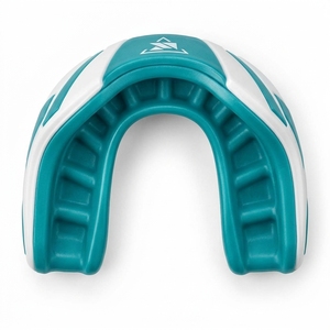 Protector bucal con diseño ergonómico, material flexible y acabado suave que proporciona un uso cómodo durante los deportes. - Product Image 3