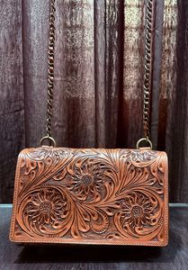 Bolso Bandolera de Cuero Genuino para Mujer, Hecho a Mano, Tallado, Estilo Vintage, con Correa Ajustable, Venta al Por Mayor - Product Image 2