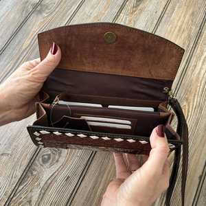 Cartera triple larga de estilo occidental, cuero de vaca con herramientas, diseño de serenata al atardecer - Product Image 6