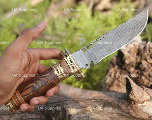 Cuchillo de caza de hoja fija de acero de Damasco forjado a mano personalizado UA Supplies con mango grabado de madera y latón, funda de cuero, OEM - Product Image 3