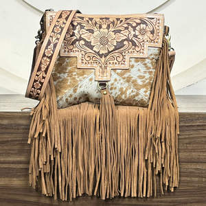 Nuevo Bolso Bandolera de Cuero Vacuno Hecho a Mano con Flecos, Estilo Western con Diseño Floral, Bolso de Hombro Boho Vaquero, Perfecto para Mujer - Product Image 4