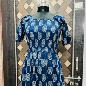 ชุดเดรสผ้าฝ้ายพิมพ์ลายบล็อกมือสำหรับฤดูร้อน |   ลายดอกไม้ |   งานแฮนด์เมด |   ชุดเดรสผ้าฝ้ายพิมพ์ลายบล็อกอินเดียทรงยาว - Product Image 1