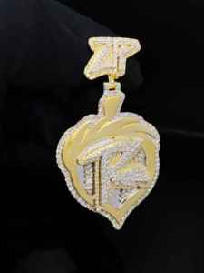 Colgante Personalizado Urban Matrix con Diamantes Helados, Chapado en Plata 925, Diseño de Letra Temática Hiphop, Joyería de Moda Unisex Ice Legacy - Product Image 1
