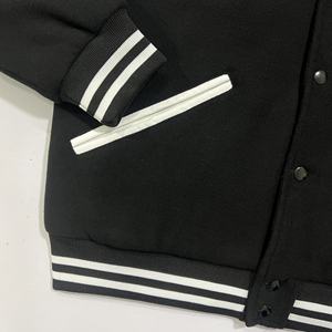 Chaquetas Varsity de Invierno Personalizadas en Blanco y Negro, Estilo Retro, de Forro Polar y Cuero, con Cuello Alto, Bordado, Transpirables y Resistentes al Viento para Hombre - Product Image 5