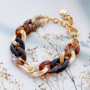 Bracelet en résine fait main haut de gamme très demandé avec motifs modernes élégants, bijoux de mode pour femmes dans le monde entier - Product Image 2