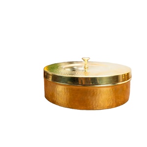 กล่องเครื่องเทศทองเหลืองพร้อมสัมผัสสีทอง - Product Image 1