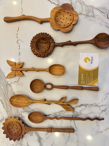 Cucharas de madera premium de 16 cm: Exquisitas utensilios artesanales de fresno y madera roja con tallado de mariposa, vajilla inspirada en la naturaleza de Vietnam. - Product Image 3