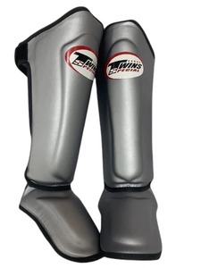 Protège-tibias personnalisables en cuir de vachette véritable à 100 %, légers, avec fermeture auto-agrippante - Protection Muay Thai MMA TWINS, logo personnalisé. - Product Image 2