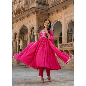 Belle fête porter haut-bas et Dupatta ensemble taille XL look élégant - Product Image 2