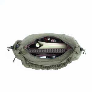 Sac à bandoulière moderne en tissu froissé de qualité supérieure avec fermeture éclair, sangle réglable et espace de rangement organisé - Product Image 6