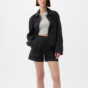 Shorts de Mezclilla Estilo Utilitario con Bolsillos de Parche, Cintura con Doble Botonadura, Shorts de Mezclilla Ajustados con Acabado Liso - Product Image 3