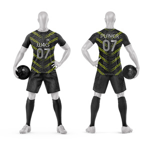 Ensemble de maillot et short de football pour homme personnalisé, 100% polyester, avec impression du nom de l'équipe sur le devant, respirant, séchage rapide, antibactérien - Product Image 1