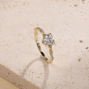 Anillo de Compromiso de Diamantes en Forma de Corazón de Lujo, Oro de 14K, Banda Trenzada, Joyería Delicada, Venta al Por Mayor - Product Image 4