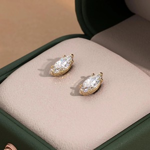 Boucles d'oreilles élégantes en or massif 14 carats avec diamants de laboratoire taille marquise, bijoux raffinés pour femmes - Product Image 6