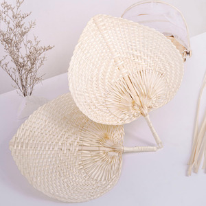 Abanico de mano para decoración de bodas, adorno y recuerdo de fiesta, abanico de bambú trenzado, abanicos de hoja de palma. - Product Image 3