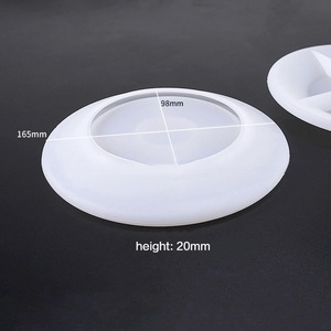 Assiette ronde en résine artistique ILAHI - Motif simple, durable pour le service, les cadeaux et la décoration intérieure, fabriquée dans l'Uttar Pradesh - Product Image 1