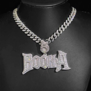 Colgante de Moissanita para Hombre, Estilo Hip Hop, Plata de Ley, Engaste de Canal, Diseño Graffiti Bangkok Invaders, Bañado en Rodio, Lujo, Color Rosa - Product Image 1