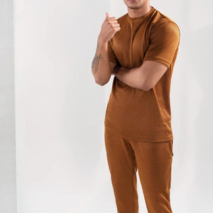 Conjunto Deportivo para Hombre, Color Marrón Sólido, Cuello Redondo, Manga Corta, Corte Regular, Transpirable, Algodón y Elastano, Ropa Casual para Primavera - Product Image 4