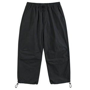 Pantalones Parachute Negros, Cintura Elástica, Largura hasta la Rodilla, Corte Holgado, Transpirables, 100% Poliéster, Color Sólido, Puños con Cordón, Estilo Casual - Product Image 5