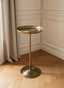 Mesa Auxiliar Moderna de Latón, Diseño Minimalista, Mueble de Sala de Estar, Base y Tapa Decorativas de Metal - Product Image 1