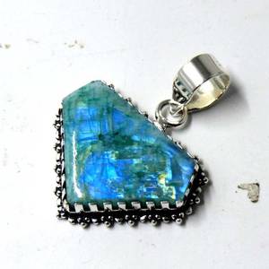 Pendentif artisanal vintage en argent sterling plaqué or avec serti clos et pierre de lune verte, élégant bijou en pierre précieuse naturelle - Product Image 4