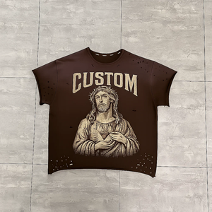 Camiseta Oversize de Algodón 100% Personalizada con Estampado DTG, Cuello y Puños con Corte Crudo, Estilo Pesado, con Efecto Salpicado y Desgastado por el Sol - Product Image 5