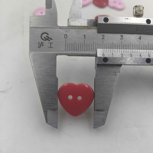 Botones Ecológicos y Bonitos de Plástico ABS en Forma de Corazón de 24L y 32L con 2 Agujeros para Abrigos de Moda Infantil - Product Image 3