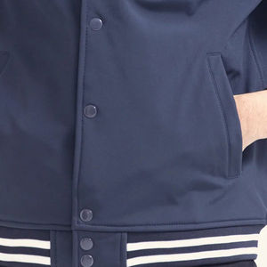 Veste universitaire en laine de qualité supérieure avec logo personnalisé pour hommes, fermeture à boutons, poches, style Letterman, veste de baseball, veste bomber. - Product Image 6