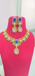 Ensemble de collier inspiré de Sabya Sachi de qualité supérieure, collier de haute qualité avec boucles d'oreilles, parfait pour les soirées, les mariages et les événements. - Product Image 4