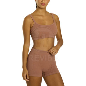 Ensemble de shorts de yoga en tissu doux uni, respirant, taille élastique, coupe élégante, ensemble 2 pièces prêt pour l'entraînement - Product Image 2