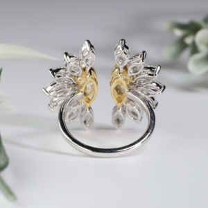 Anillo Abierto de Diamantes de Corte Marquesa en Oro Amarillo Canario Vintage de Lujo, con Doble Racimo de Flores y Corona, para Aniversario o Fiesta - Product Image 2