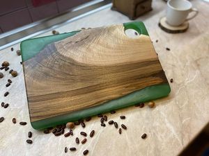 Planche à découper en résine Emerald Edge avec manche en bois - Design rectangulaire écologique, facile à nettoyer, passe au lave-vaisselle, épaisseur 1,5 cm - Product Image 6