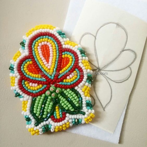 Pendientes de Gancho Clásicos y Elegantes con Bordado de Rayas, Diseño de Cuentas y Lunares - Product Image 1