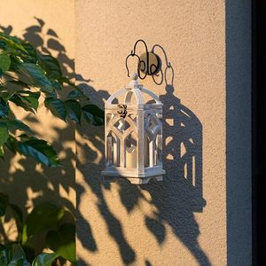 Farol Decorativo de Madera Blanco Vintage, Portavelas de Estilo Gótico, Farol Colgante - Product Image 3