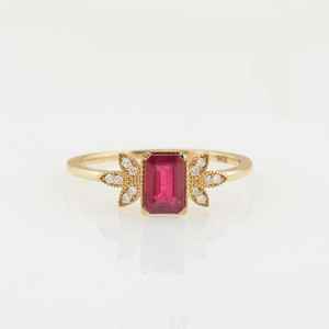 Anillo de Compromiso con Rubí Rojo, Corte Esmeralda, Plata de Ley 925, Chapado en Oro de 14K, Anillo de Boda Delicado - Product Image 4